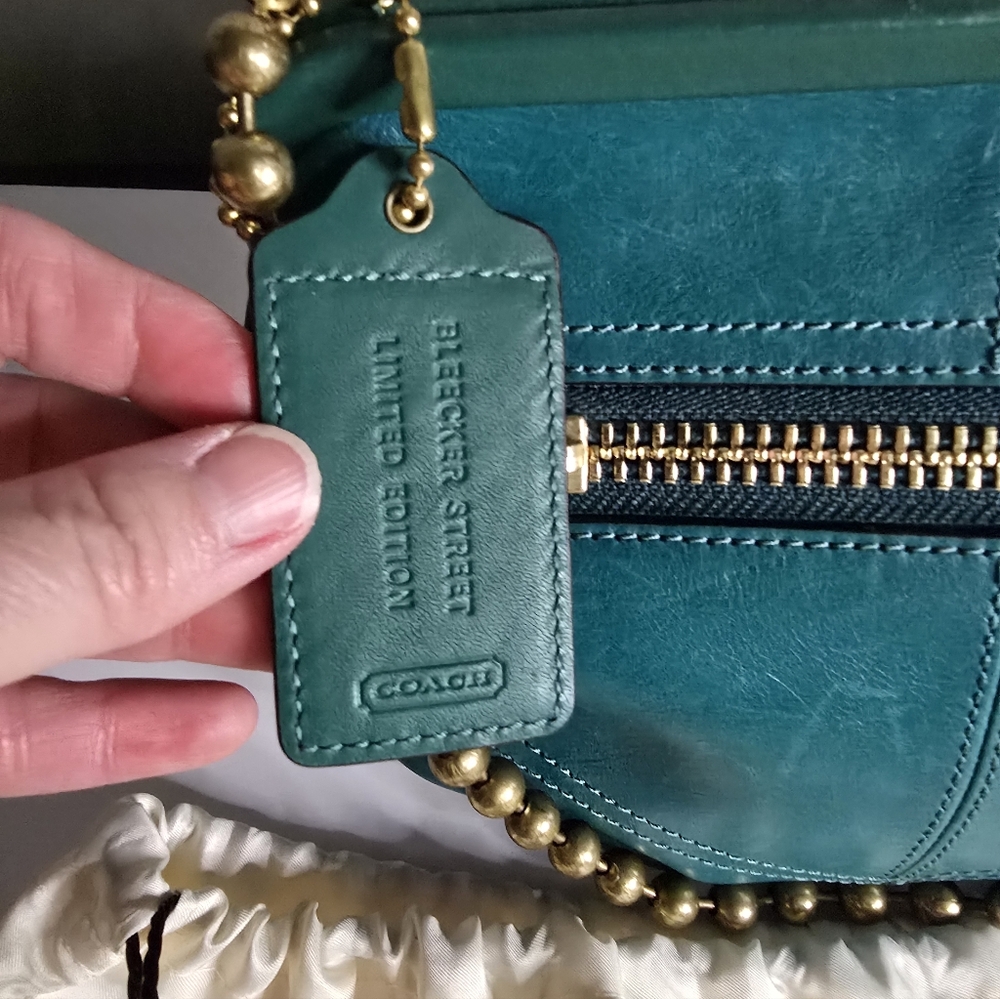 Coach Bleecker Legacy Kisslock Elegant Teal Leather Bag with Gold Chain, Vintage - Picture 6 of 13